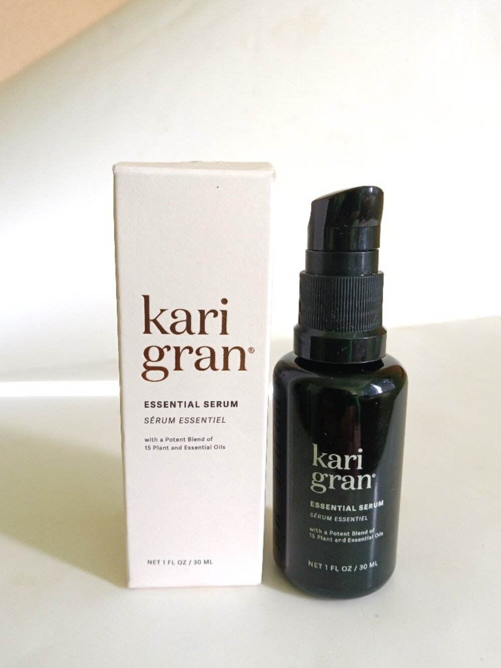 KARI GRAN. Essential Serum with a Potent Blend of 15 Plant & Essent. Oils - 30ml